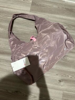 lululemon athletica mauve pink Shiny Lightweight Shoulder duffle
